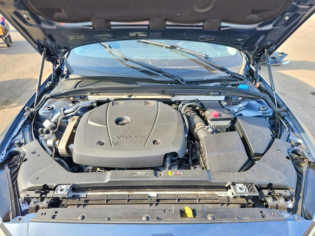 2019 VOLVO S60