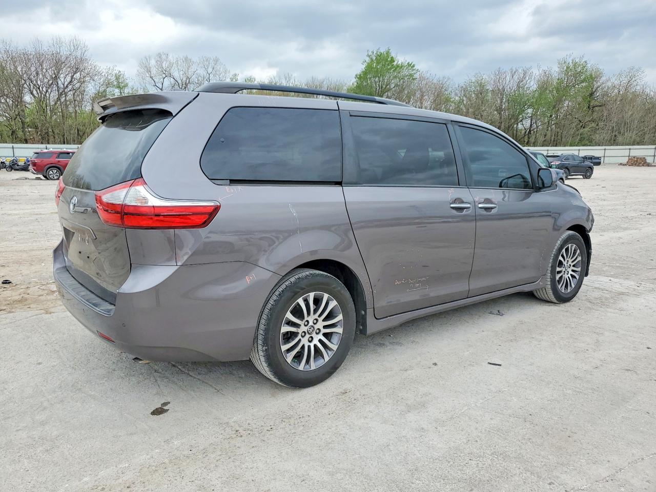 2019 TOYOTA SIENNA