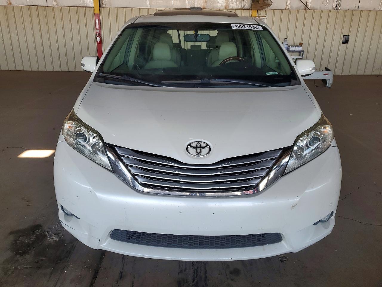 2014 TOYOTA SIENNA