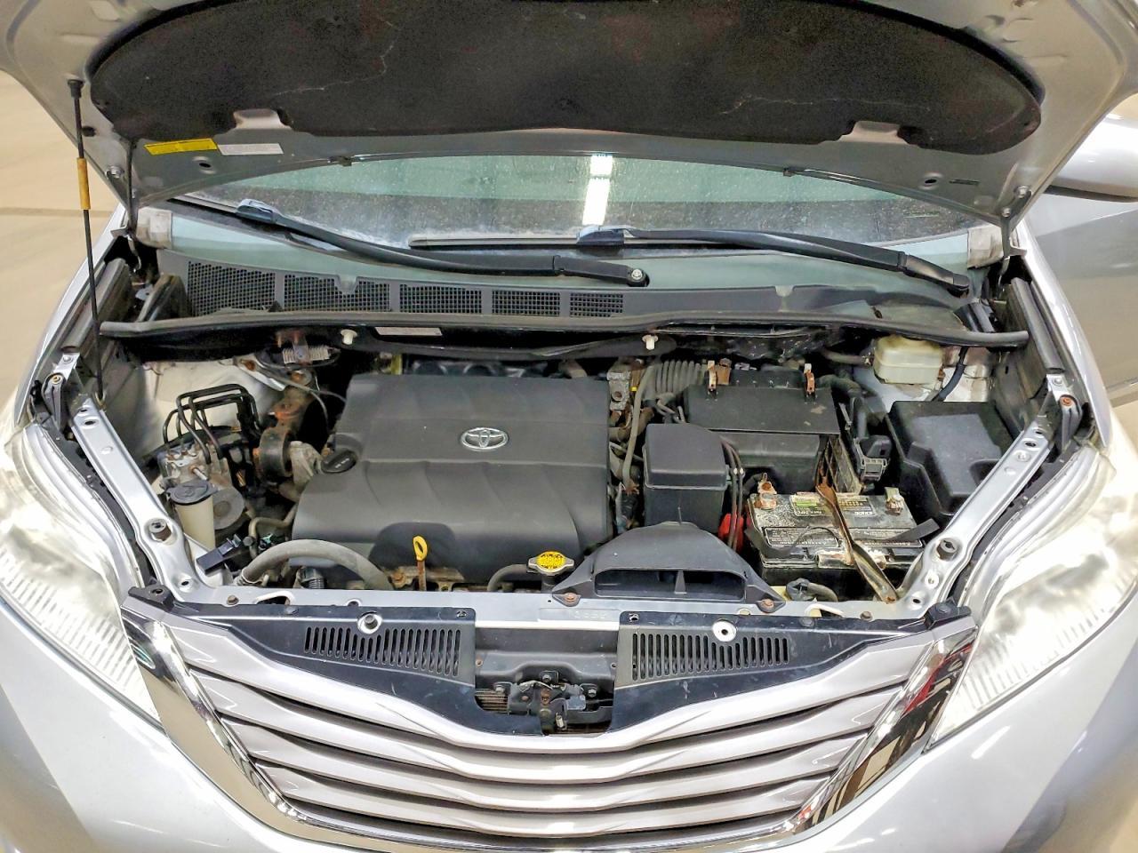 2015 TOYOTA SIENNA