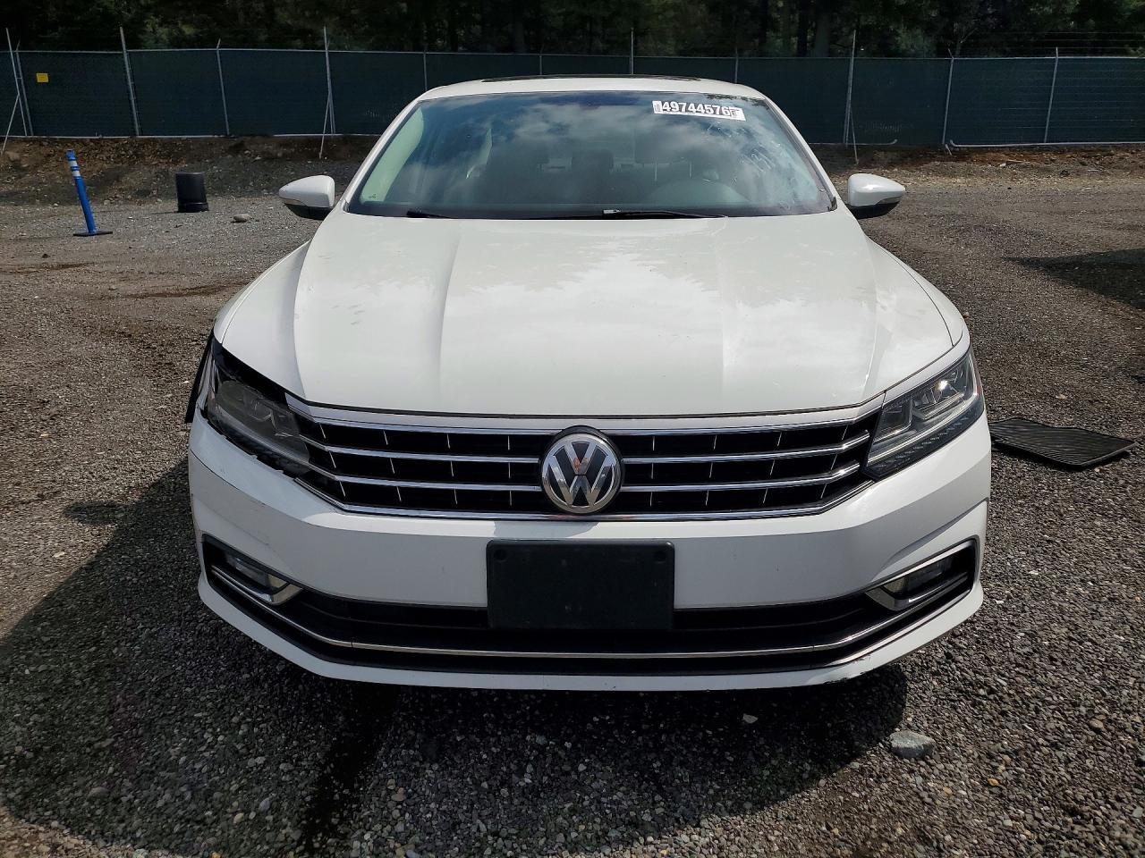 2016 VOLKSWAGEN Passat