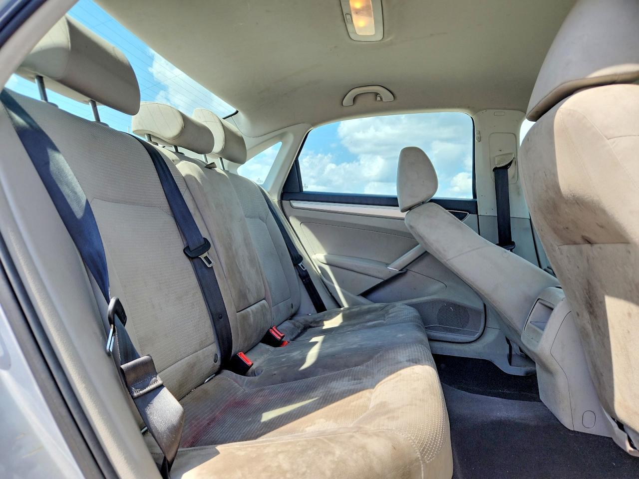 2017 VOLKSWAGEN Passat