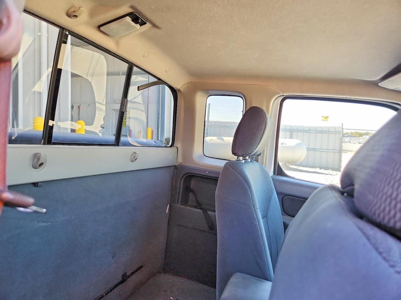2004 NISSAN Frontier