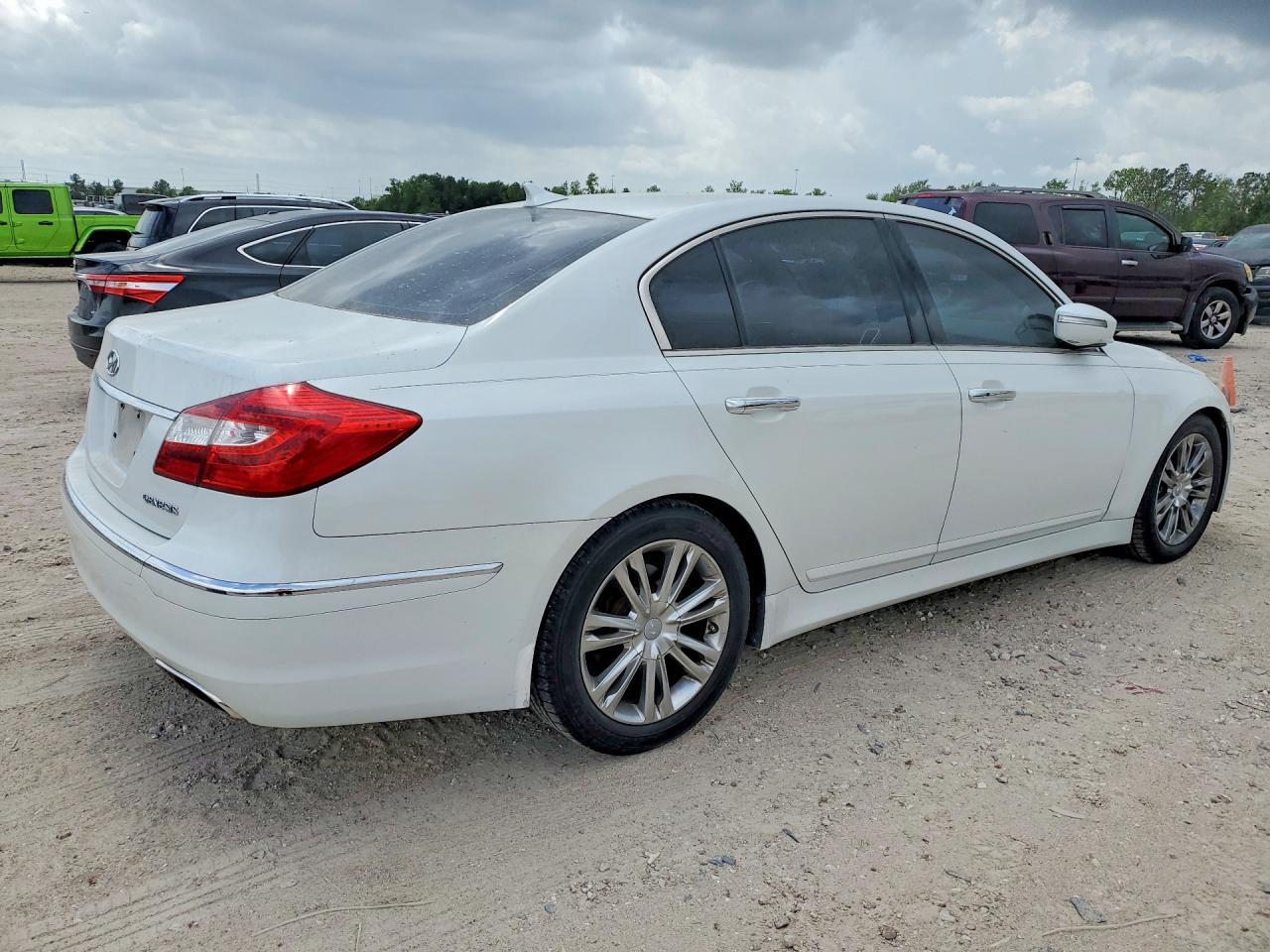 2013 HYUNDAI GENESIS