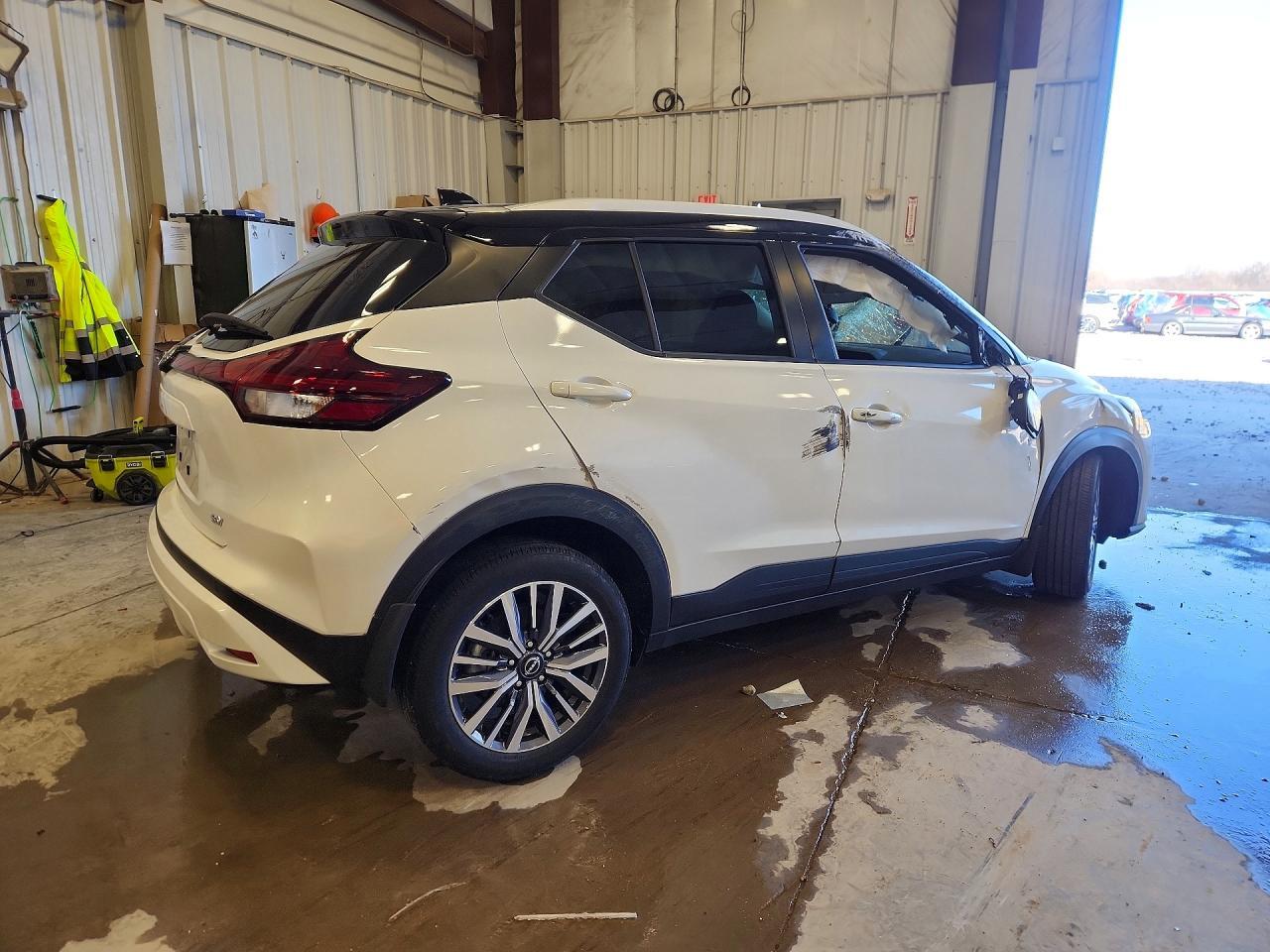 2024 NISSAN KICKS