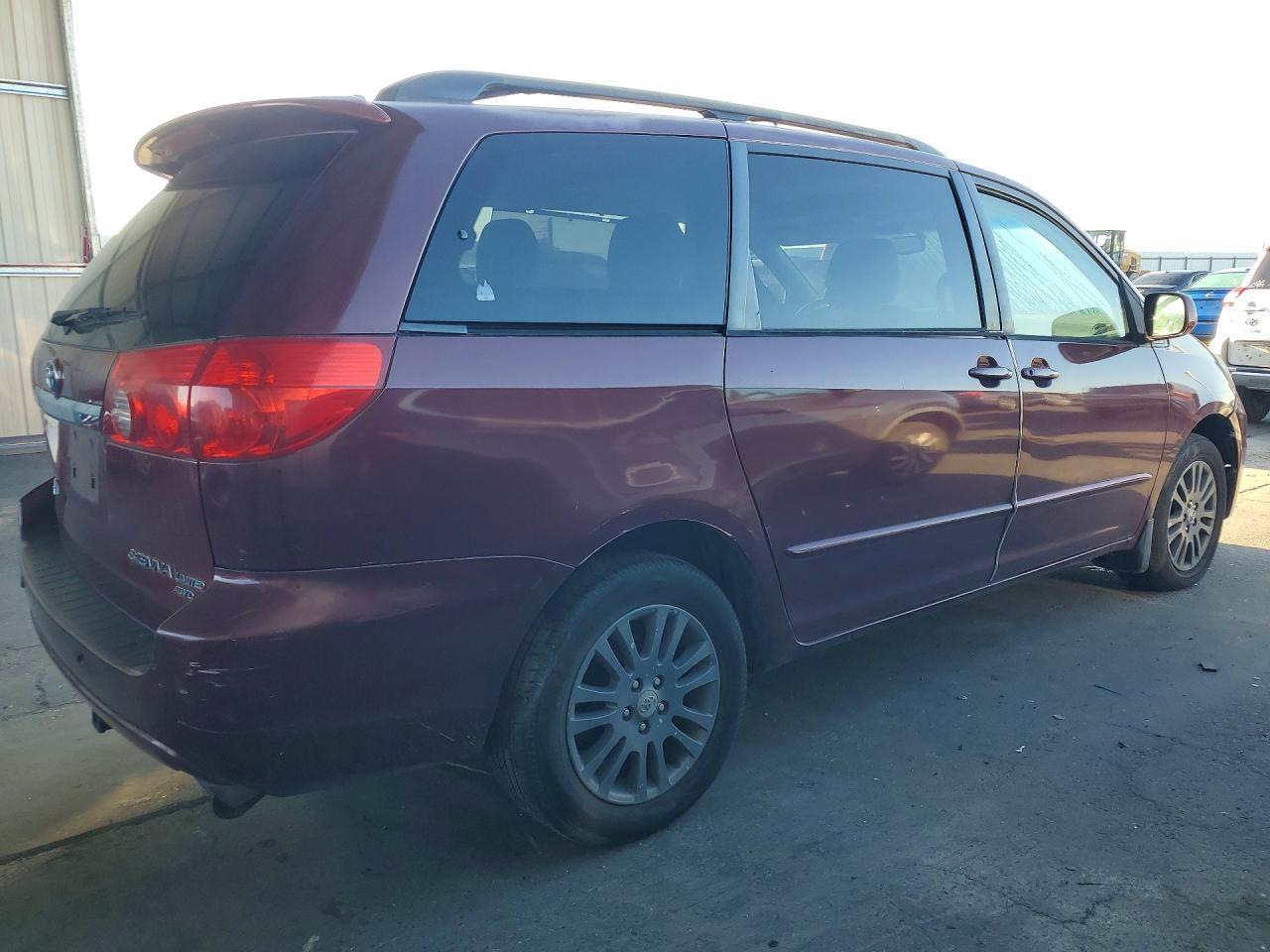 2009 TOYOTA SIENNA