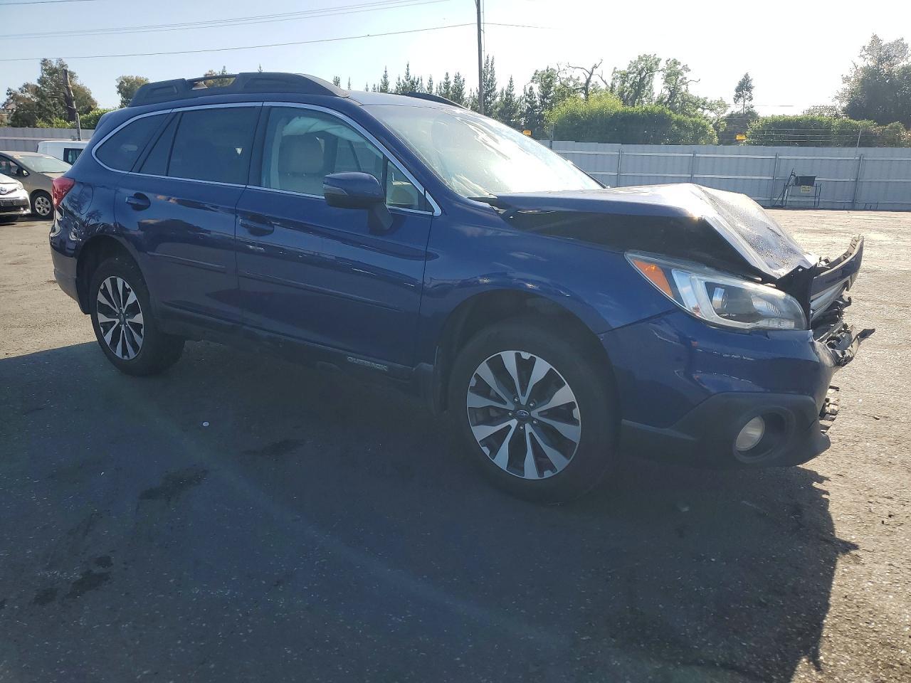 2015 SUBARU Outback