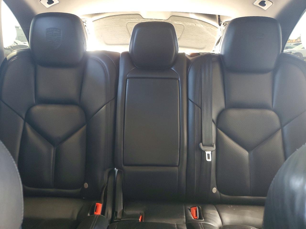 2017 PORSCHE CAYENNE
