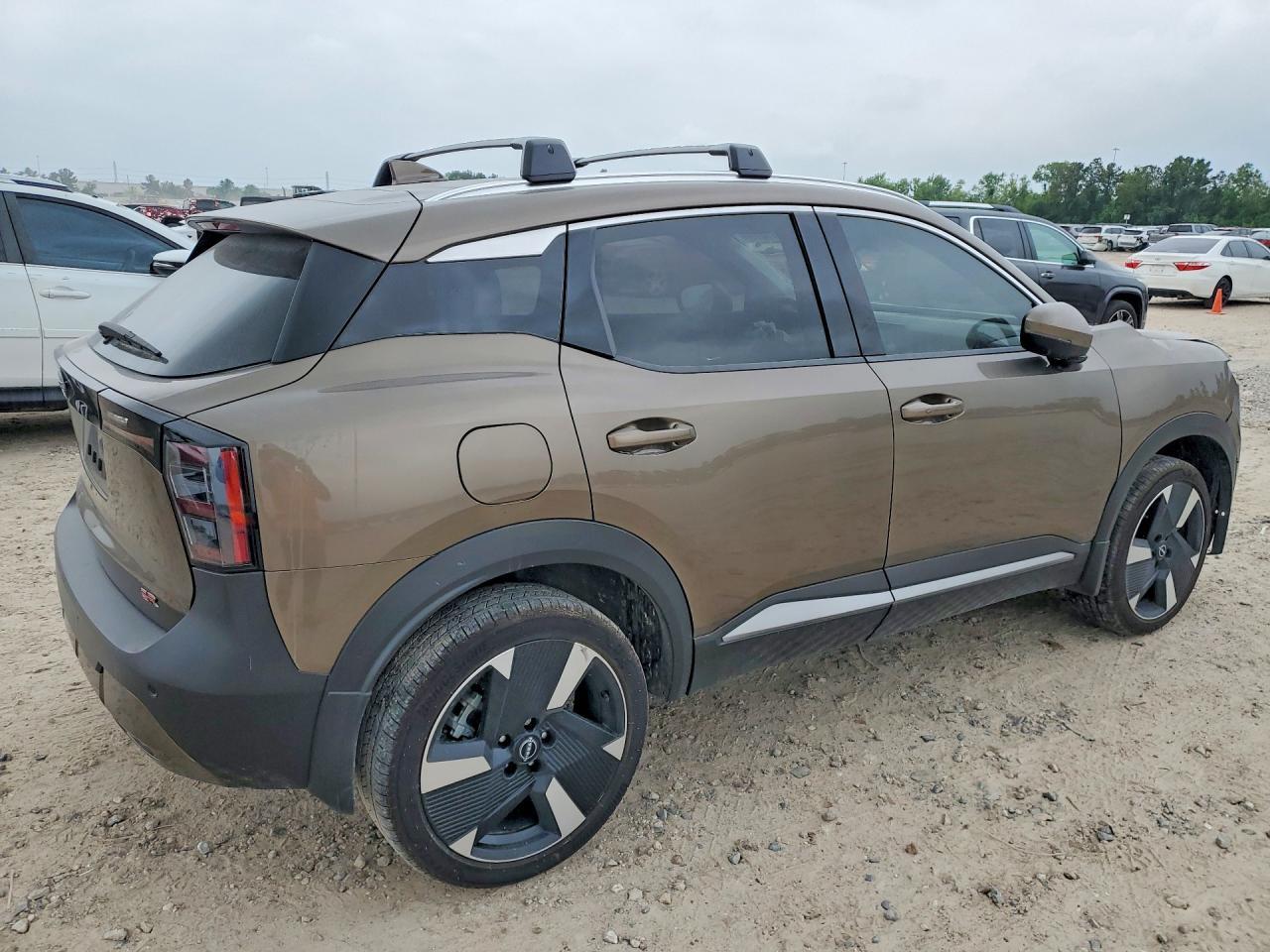 2025 NISSAN KICKS