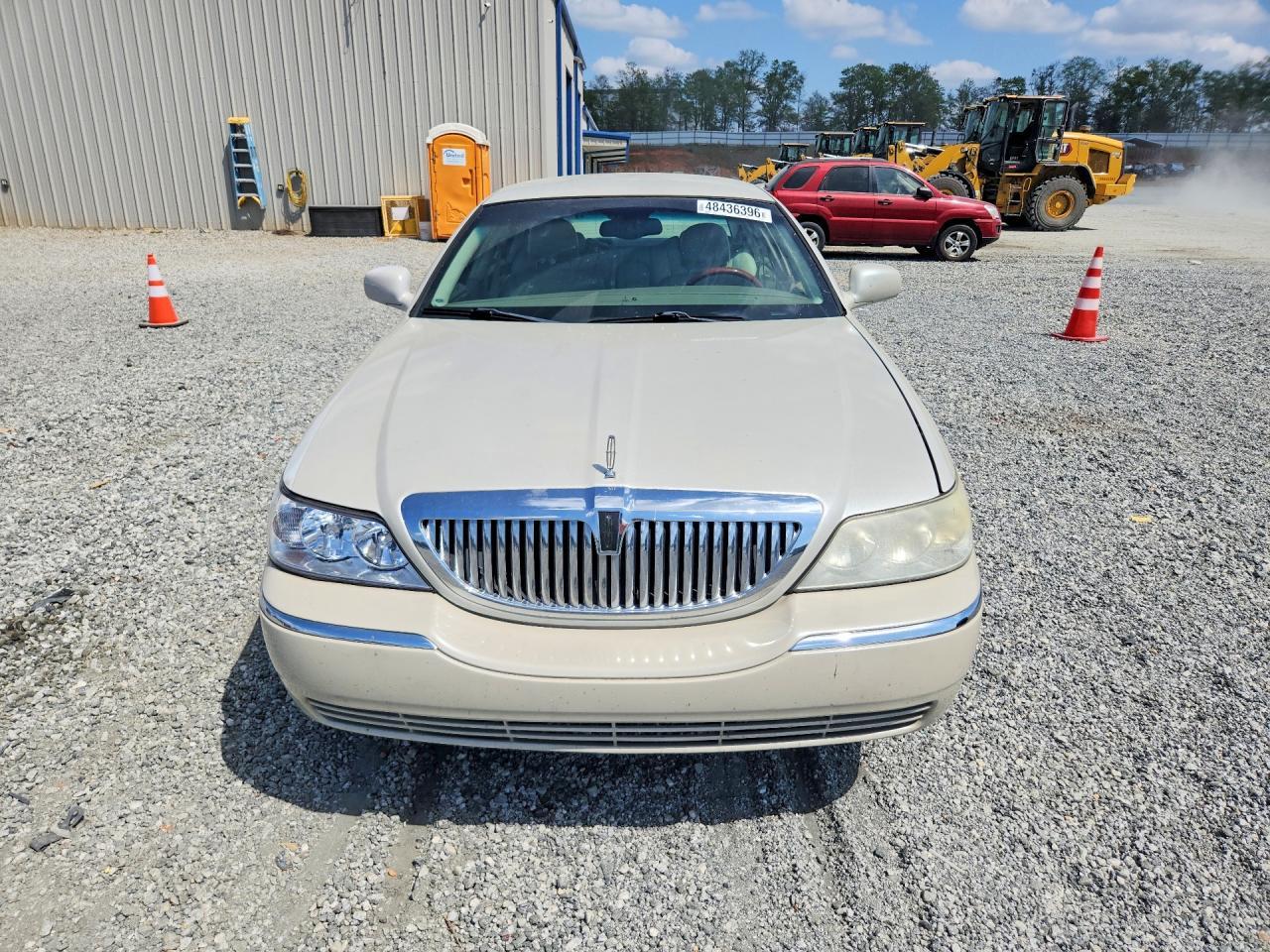 2005 LINCOLN Town Car