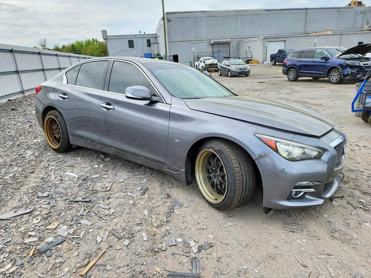 2015 INFINITI Q50
