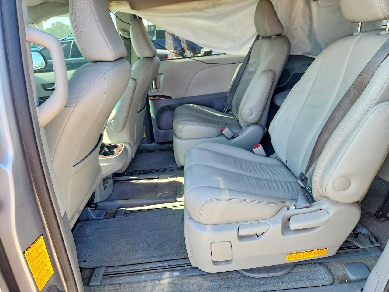 2013 TOYOTA SIENNA