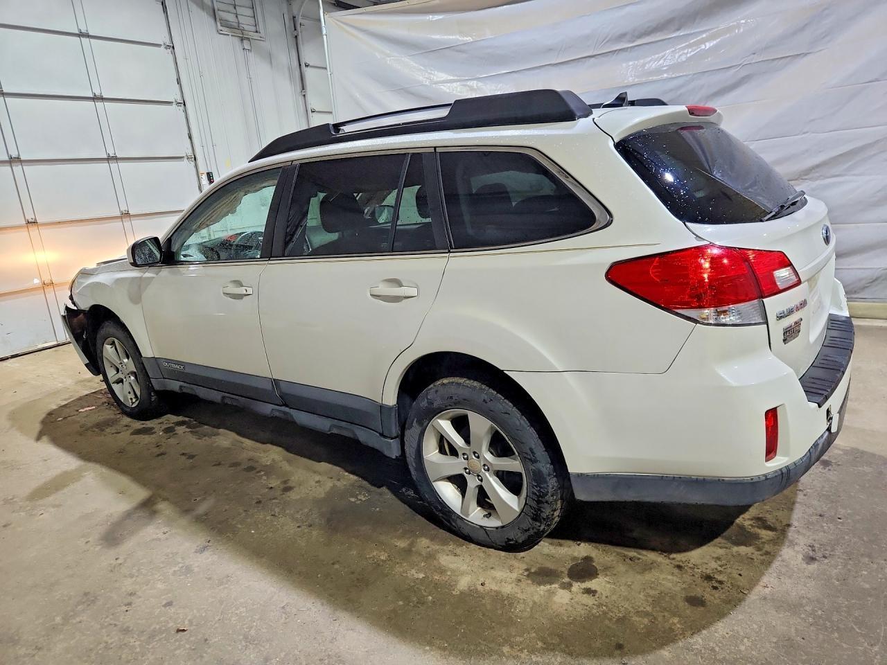 2014 SUBARU Outback