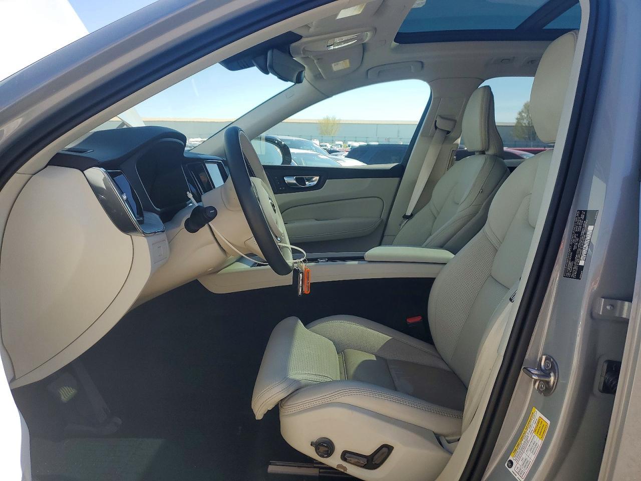 2025 VOLVO XC60