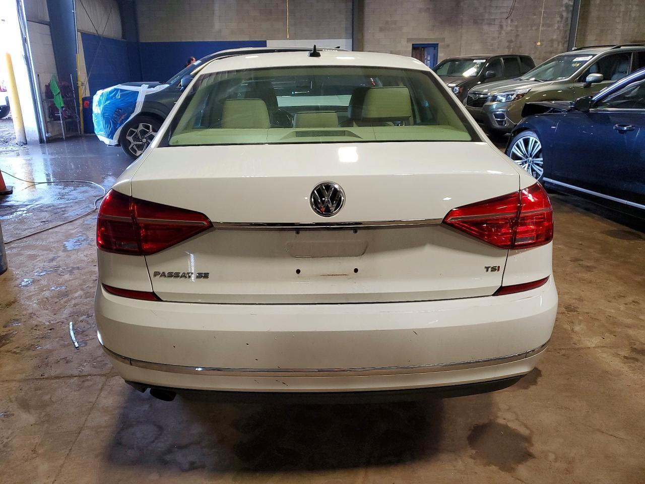 2016 VOLKSWAGEN Passat