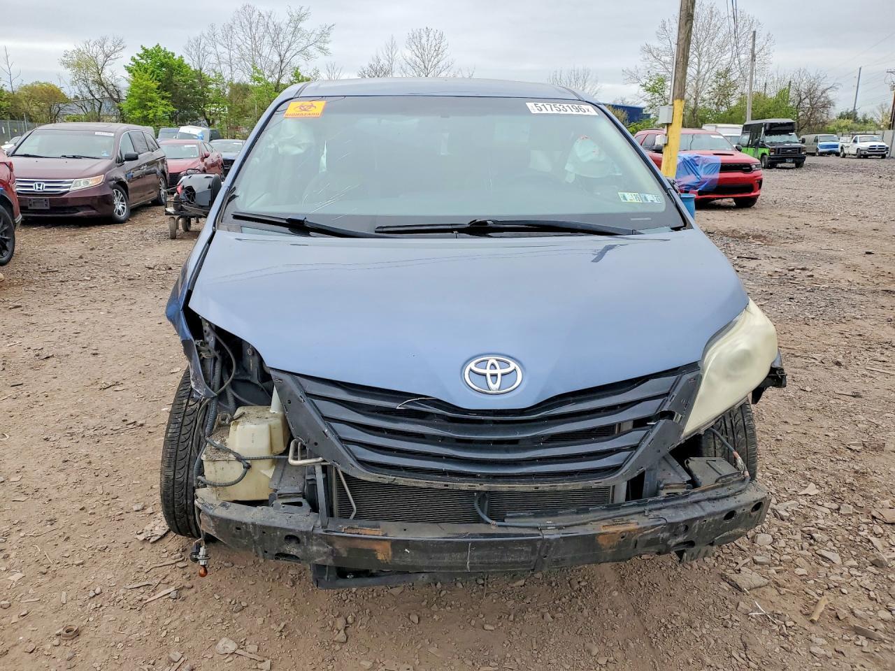 2015 TOYOTA SIENNA