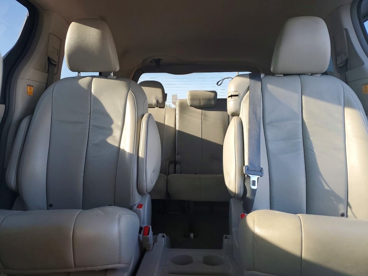 2012 TOYOTA SIENNA