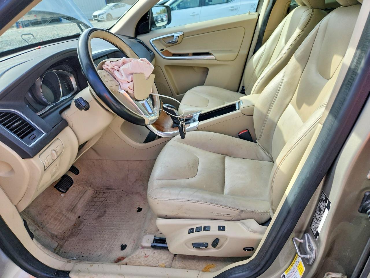 2016 VOLVO XC60