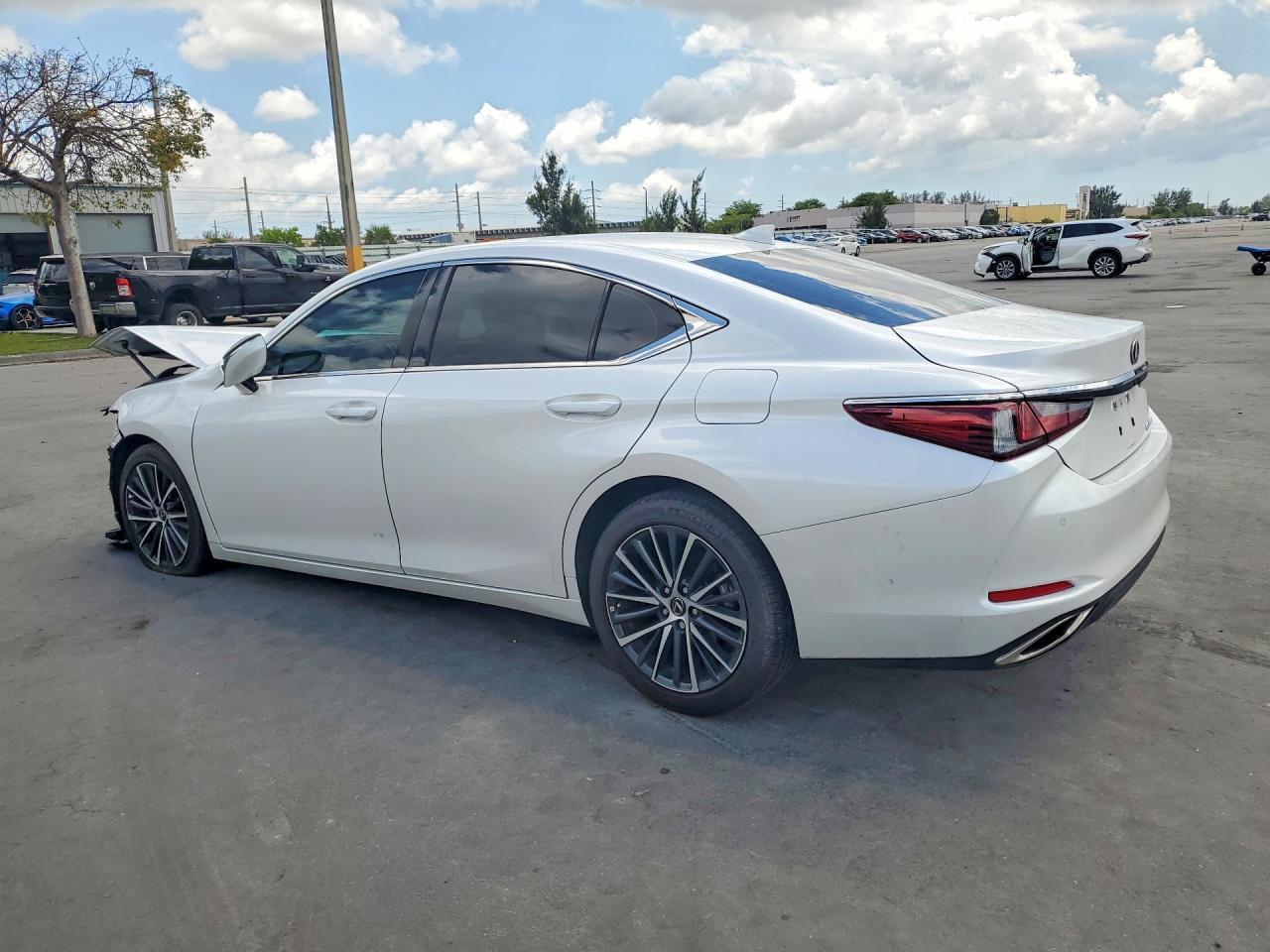 2025 LEXUS ES 350