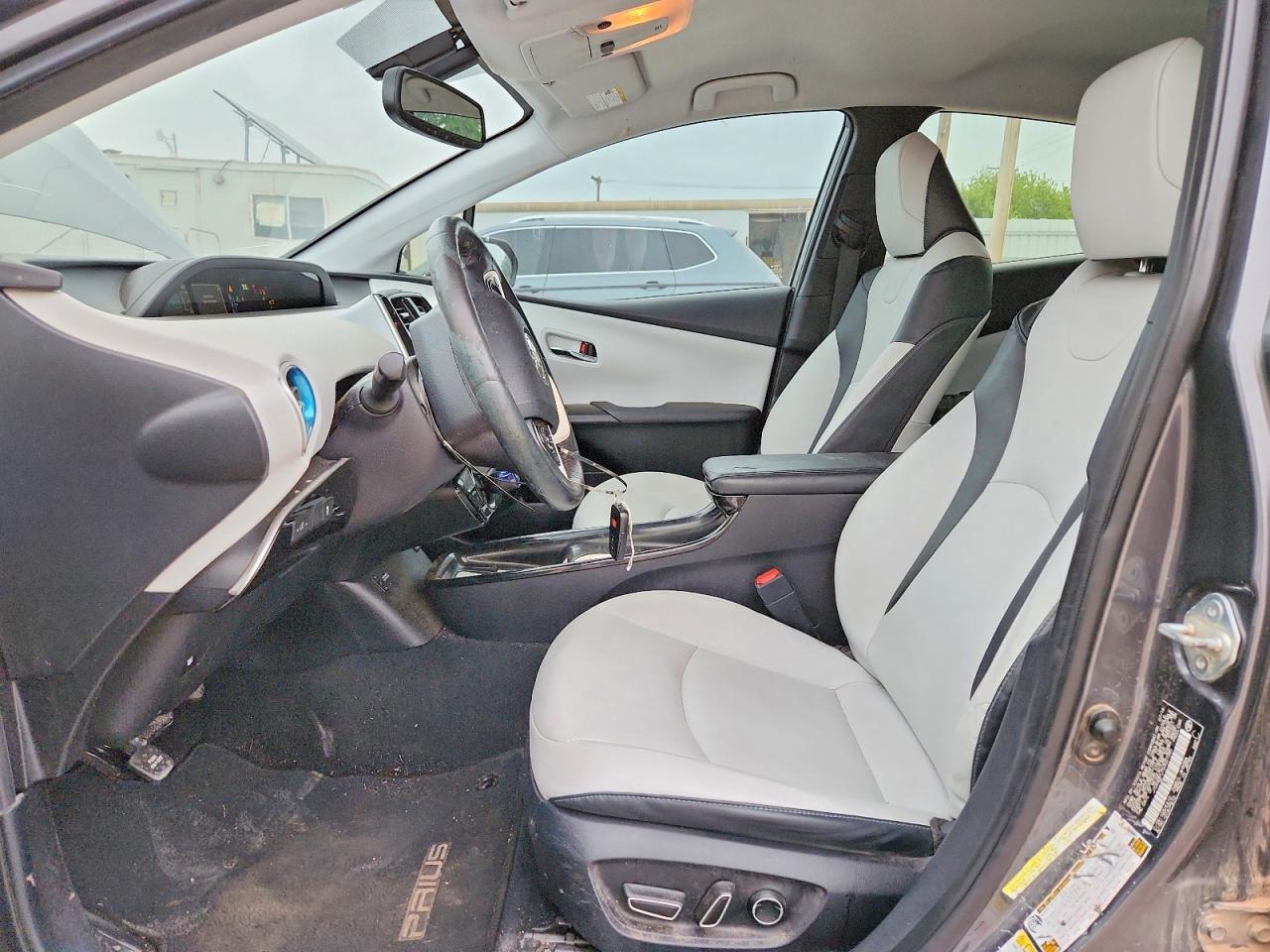 2016 TOYOTA PRIUS