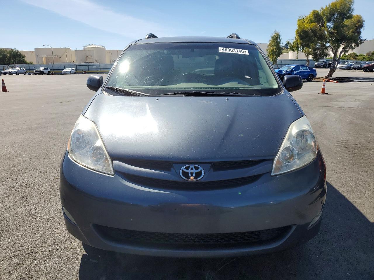 2010 TOYOTA SIENNA