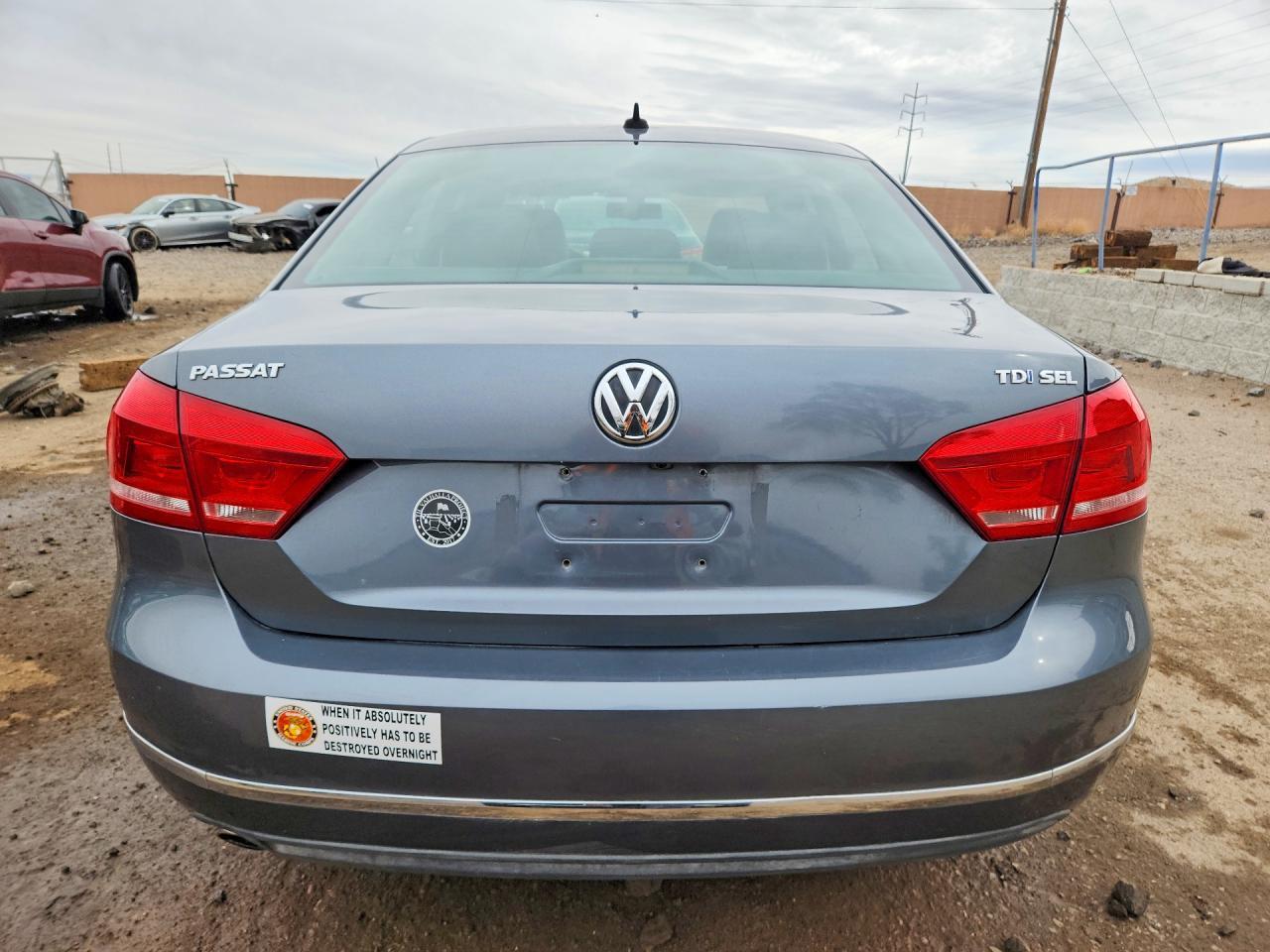 2014 VOLKSWAGEN Passat