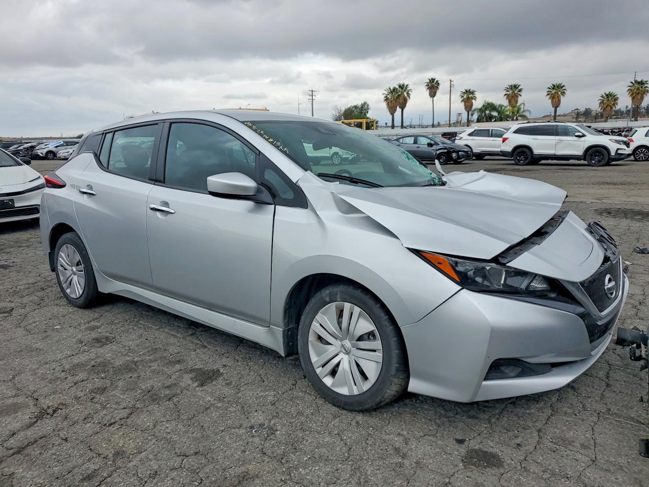 2022 NISSAN LEAF