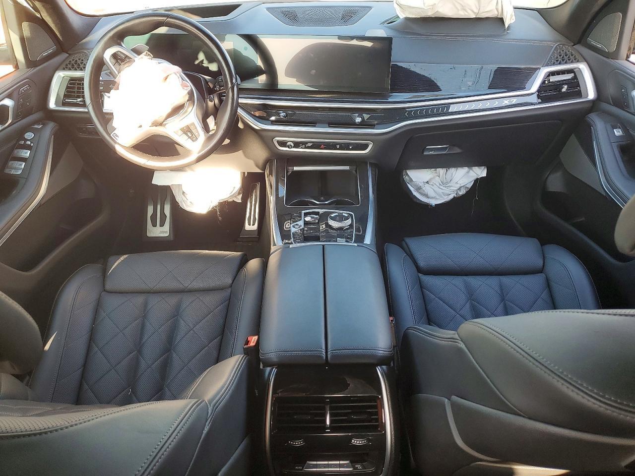 2023 BMW X7