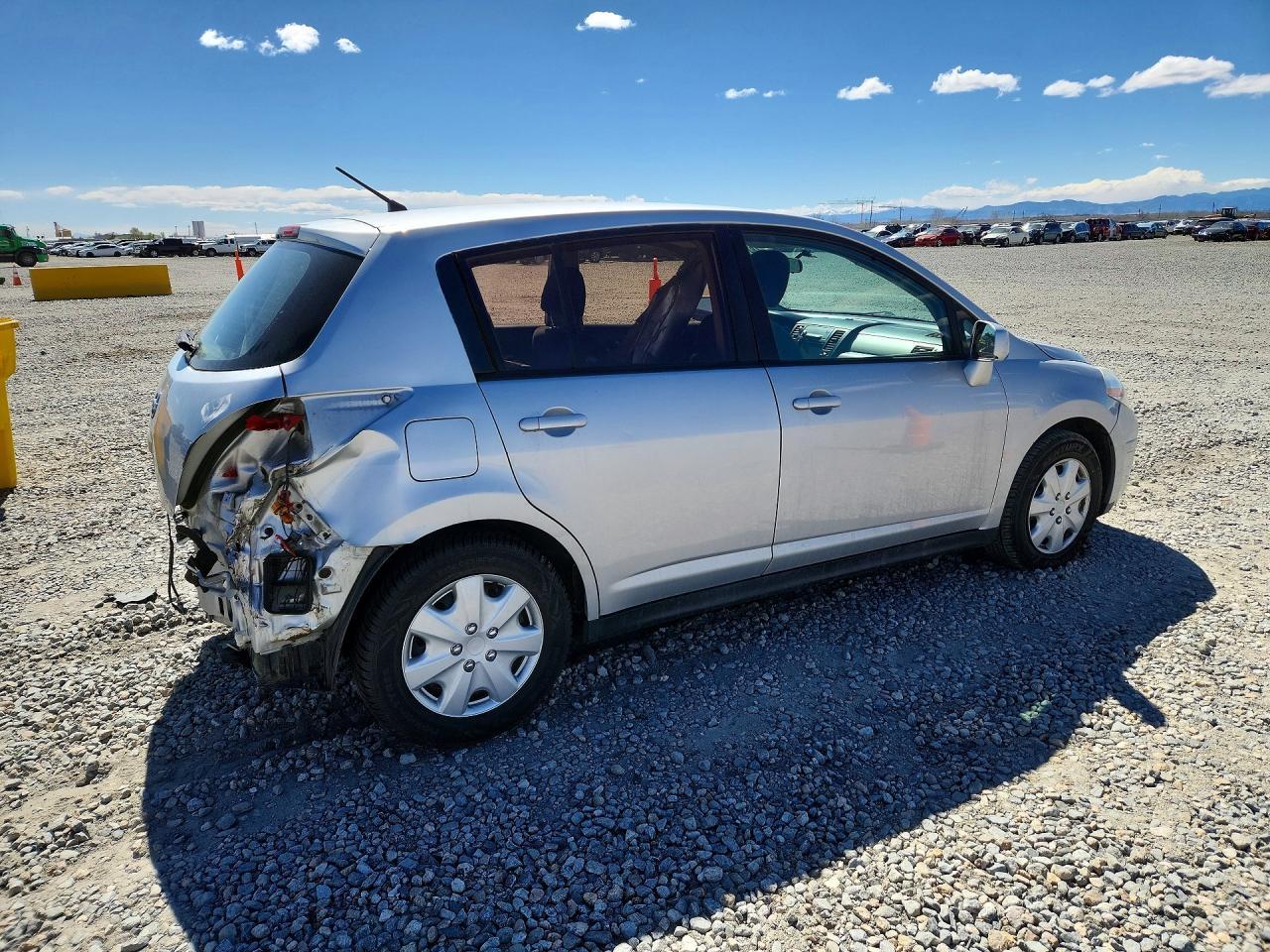 2011 NISSAN VERSA