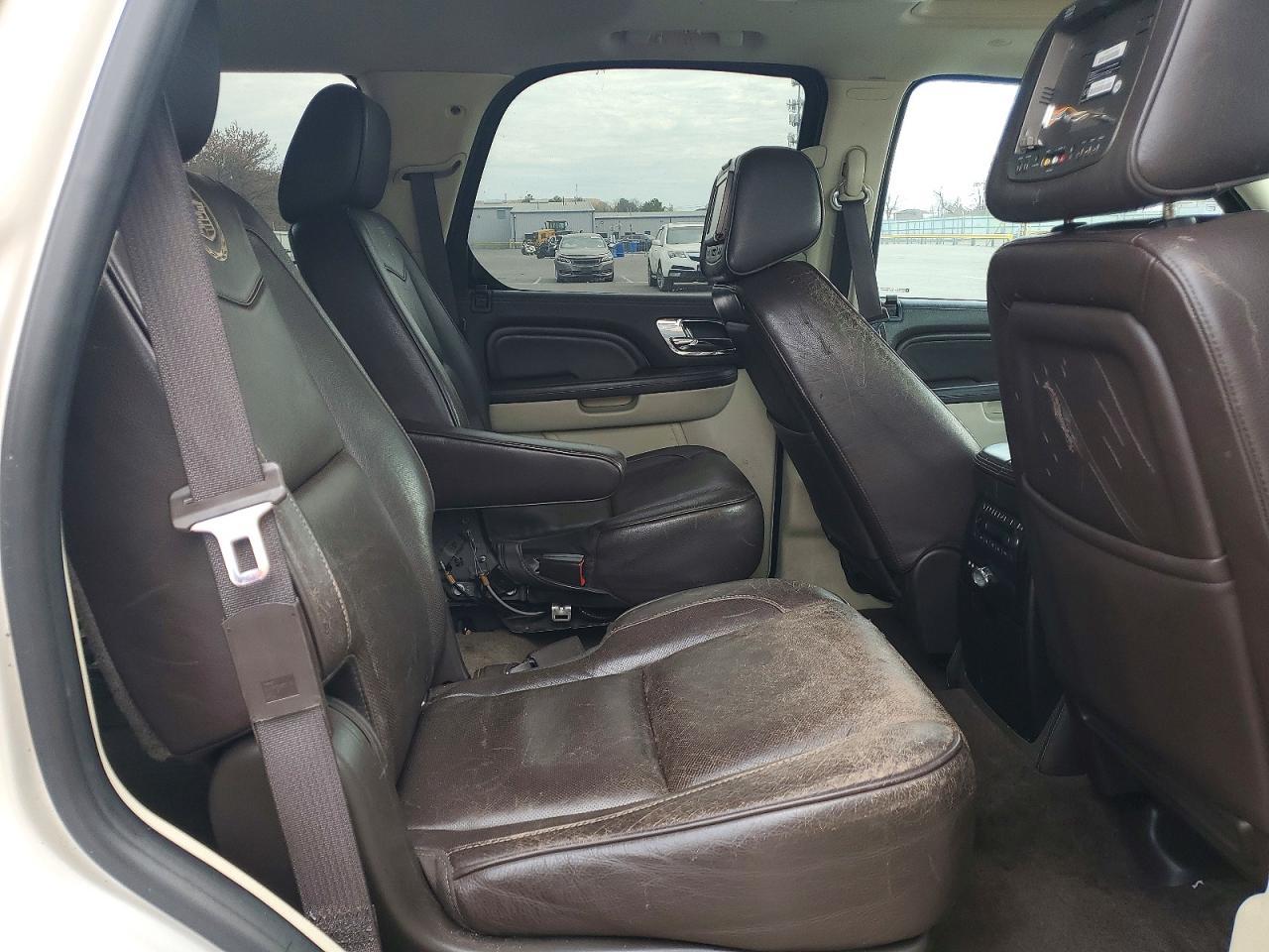 2011 CADILLAC ESCALADE