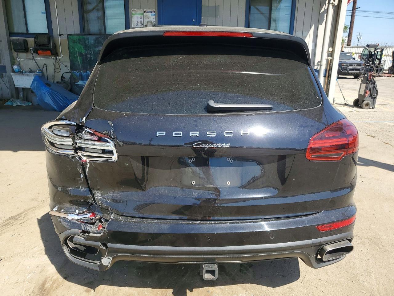 2017 PORSCHE CAYENNE
