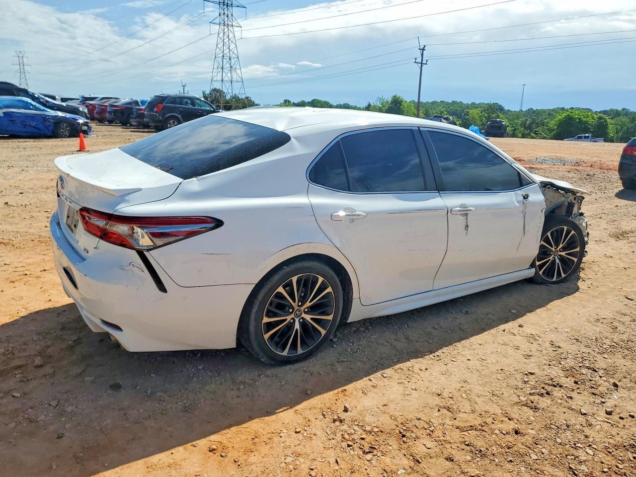 2018 TOYOTA CAMRY