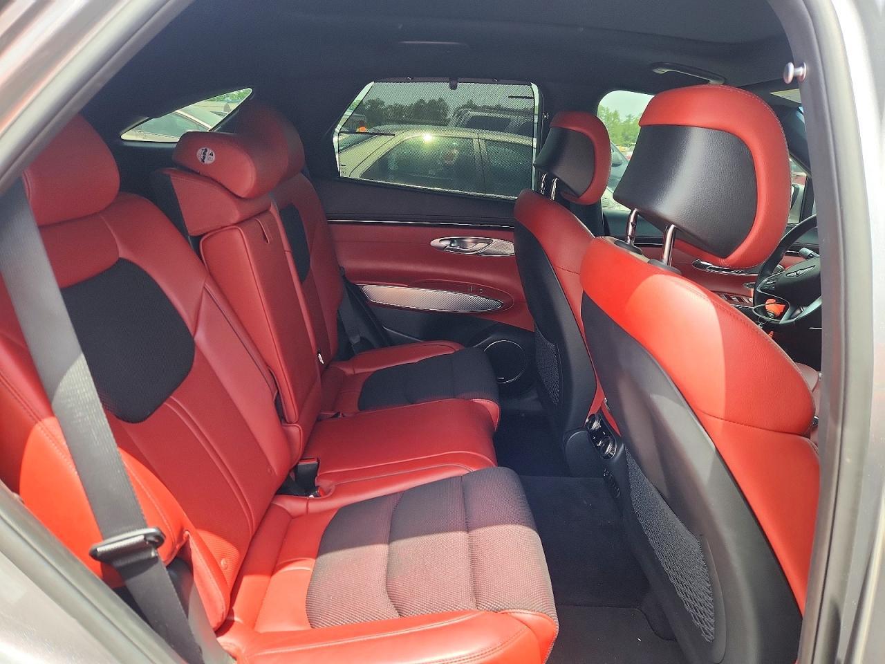 2023 GENESIS GV70