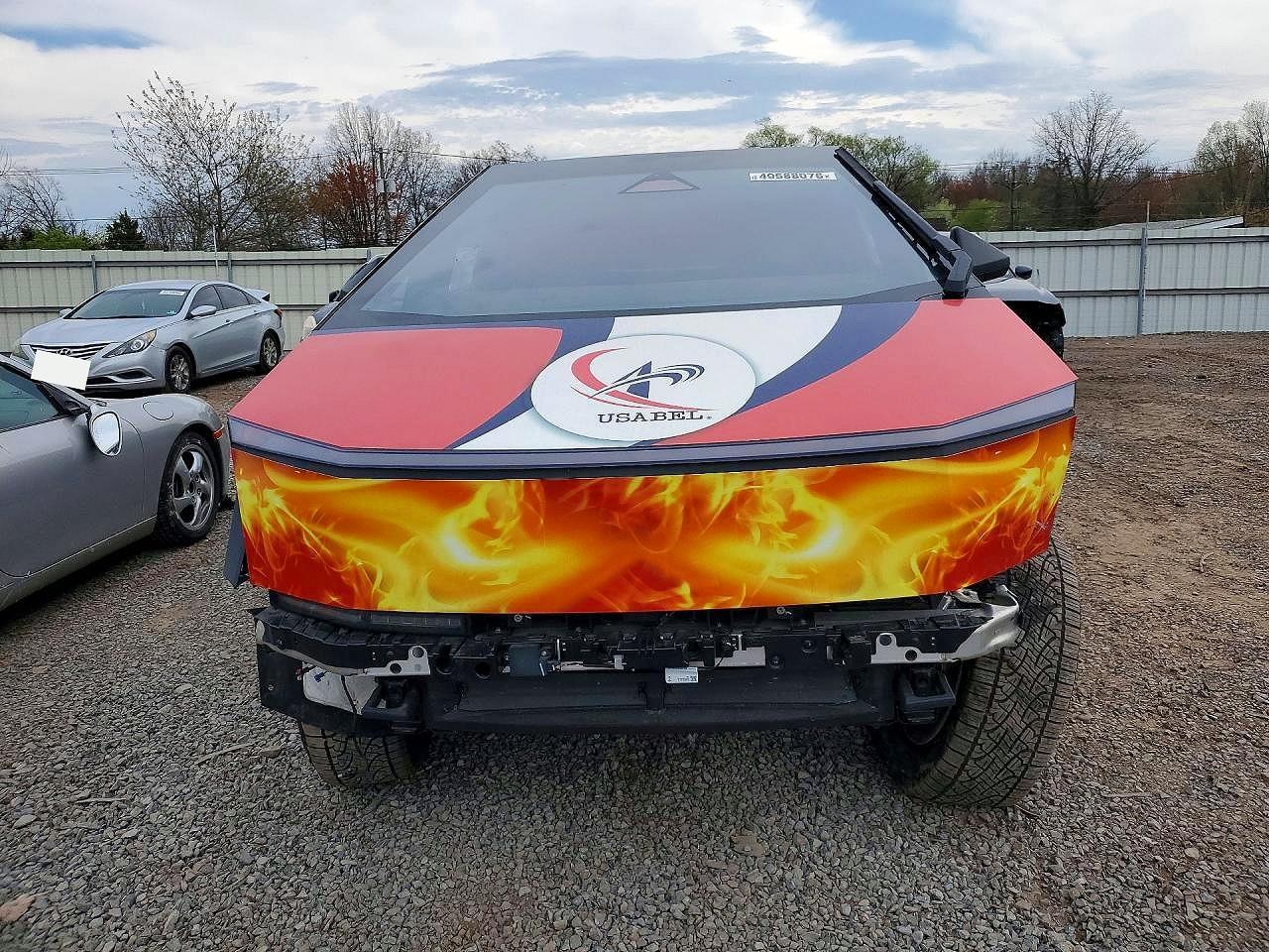 2024 TESLA Cybertruck