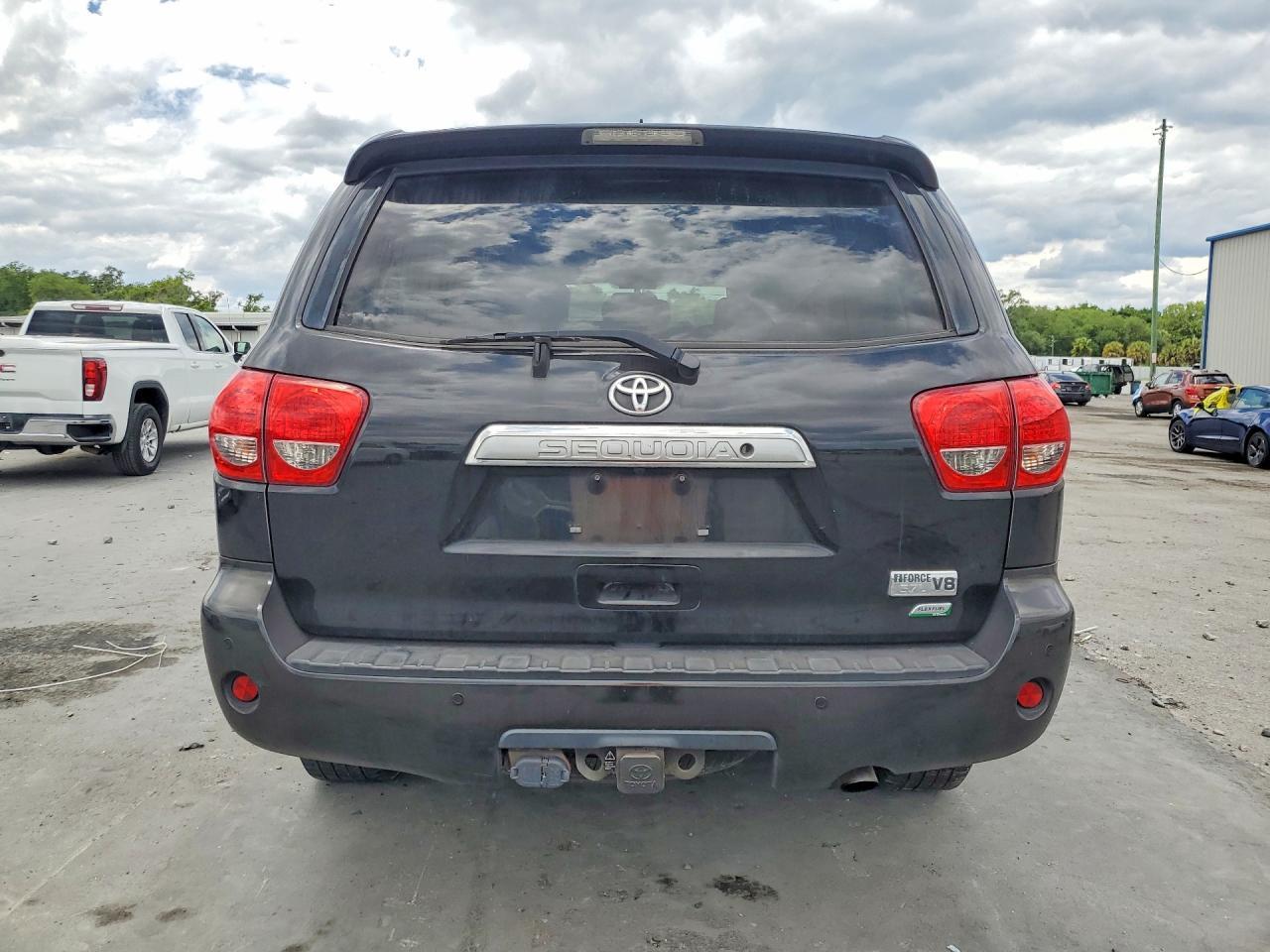 2016 TOYOTA Sequoia