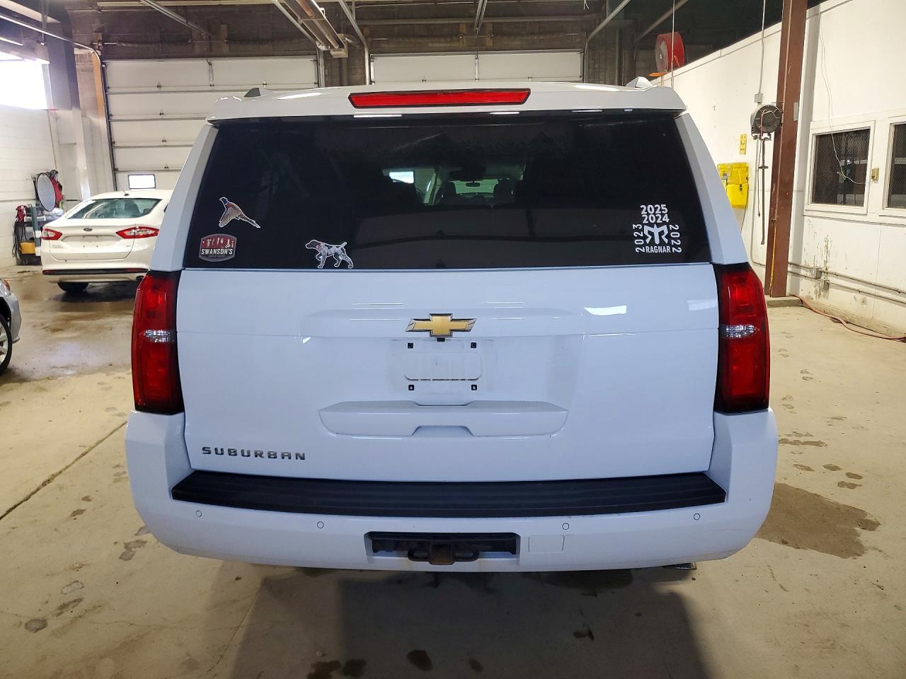 2016 CHEVROLET Suburban