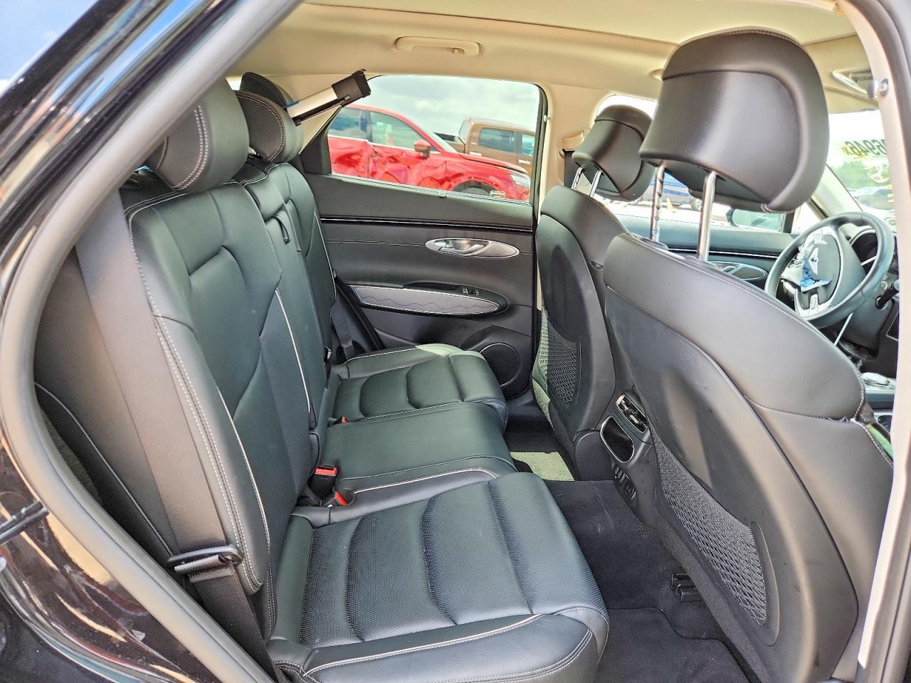 2023 GENESIS GV70