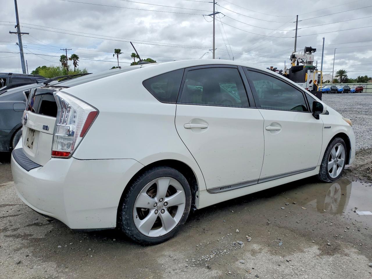 2011 TOYOTA PRIUS