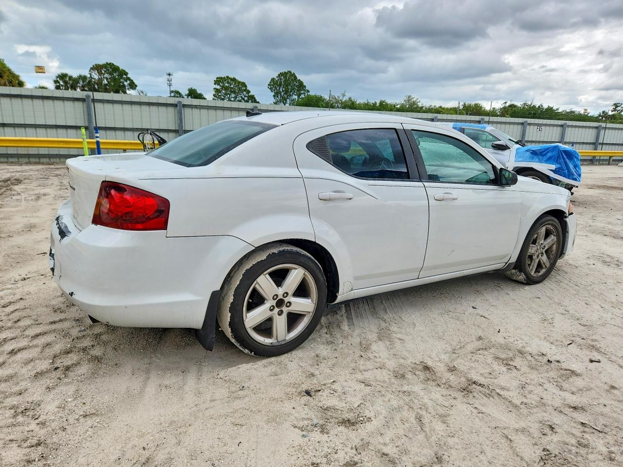 2013 DODGE Avenger