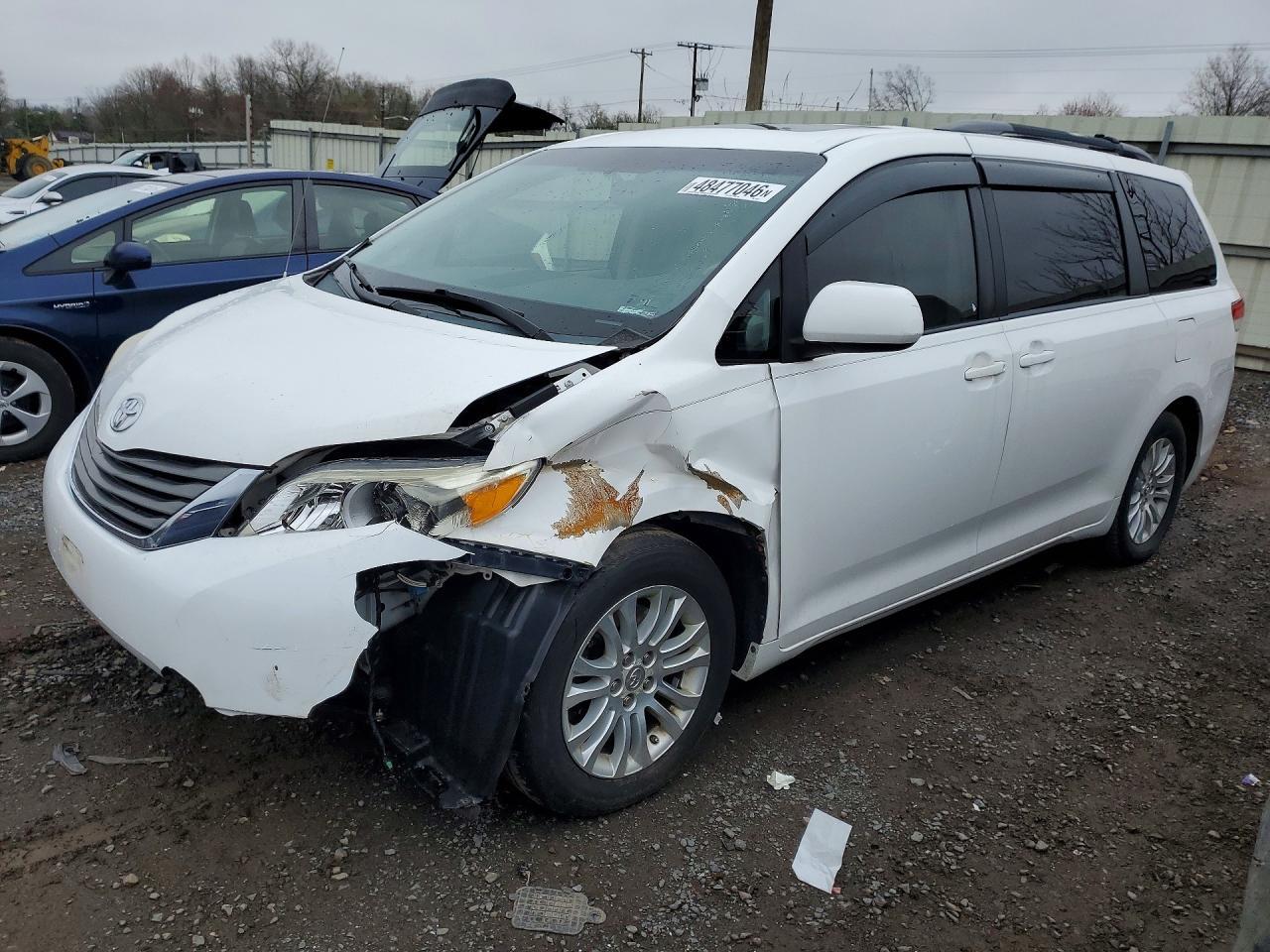 2012 TOYOTA SIENNA