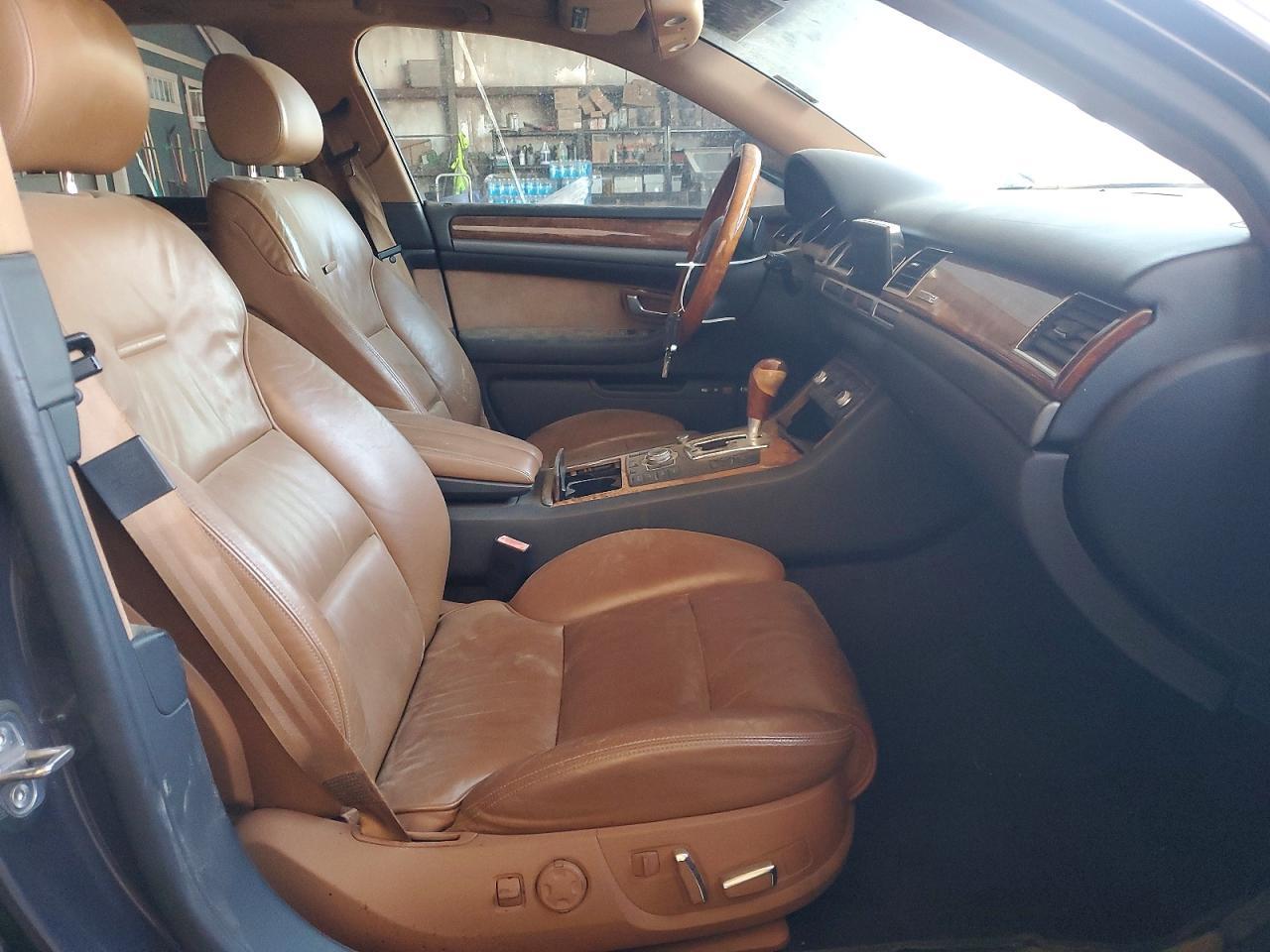 2005 AUDI A8