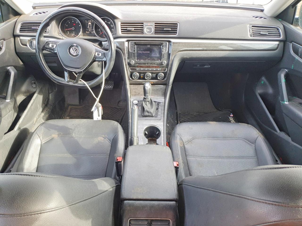 2016 VOLKSWAGEN Passat