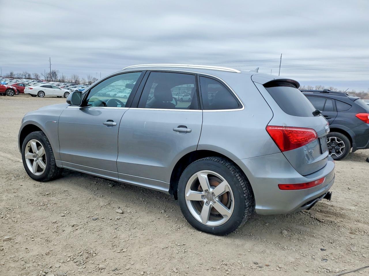 2011 AUDI Q5