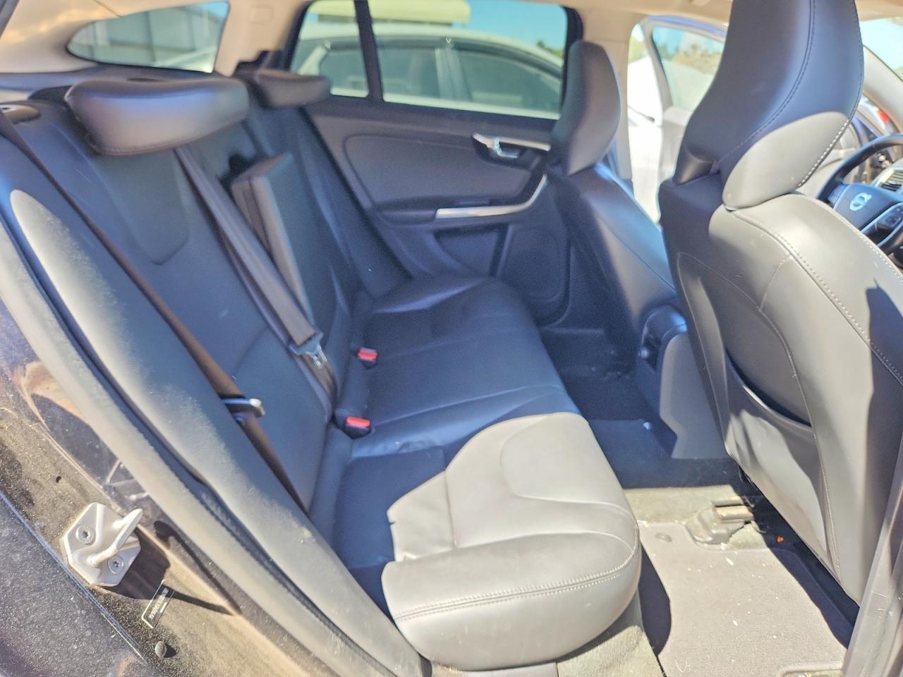 2016 VOLVO V60