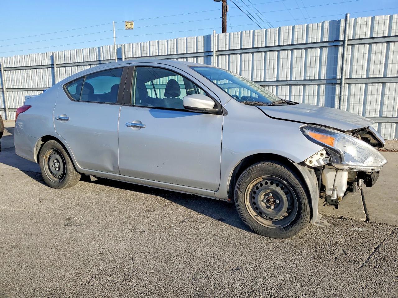 2017 NISSAN VERSA