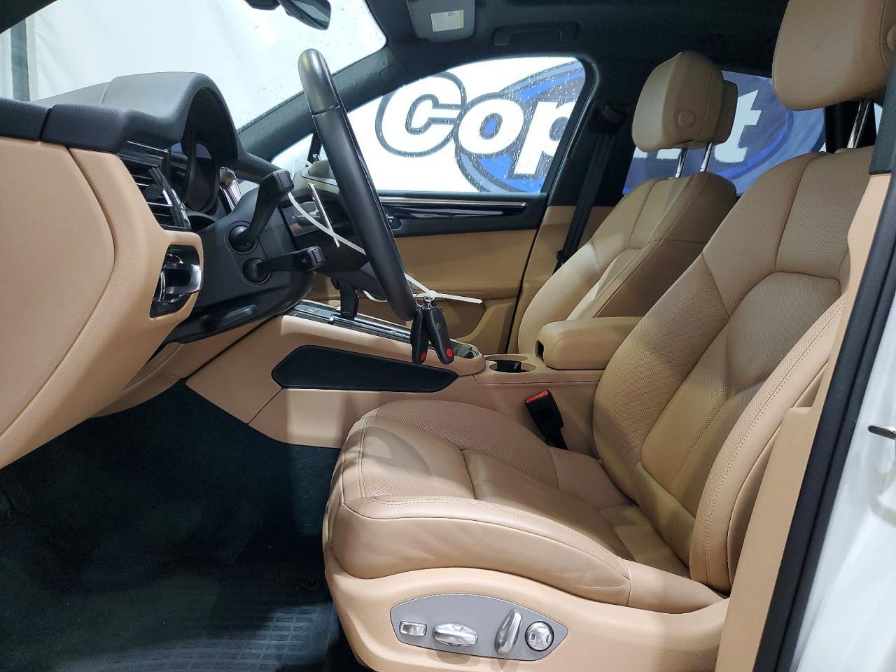2024 PORSCHE Macan