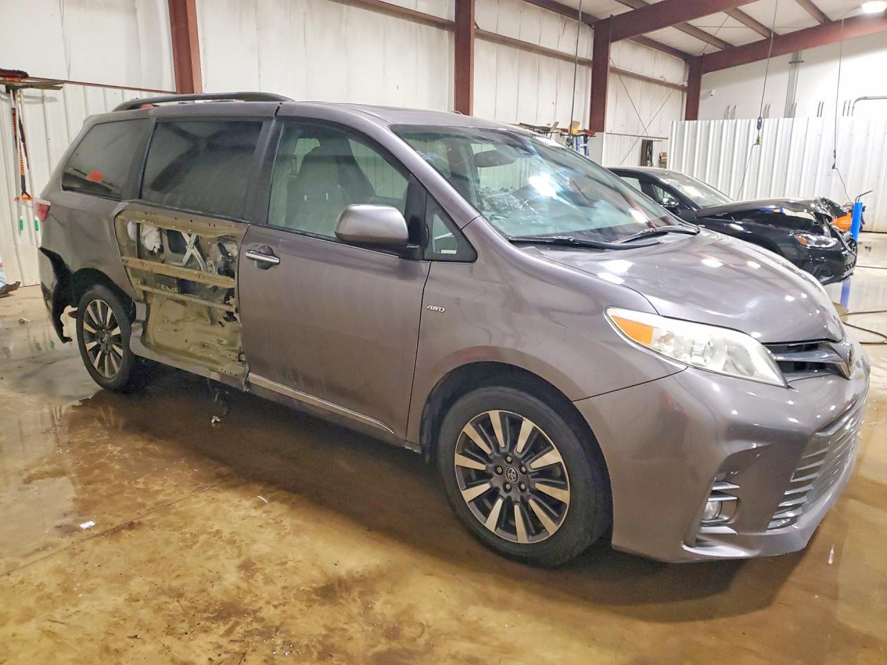 2019 TOYOTA SIENNA
