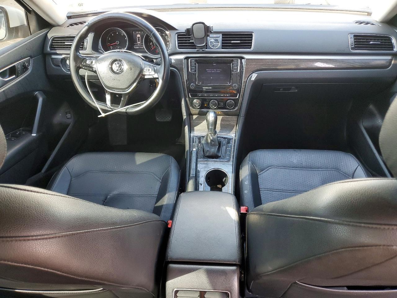 2016 VOLKSWAGEN Passat