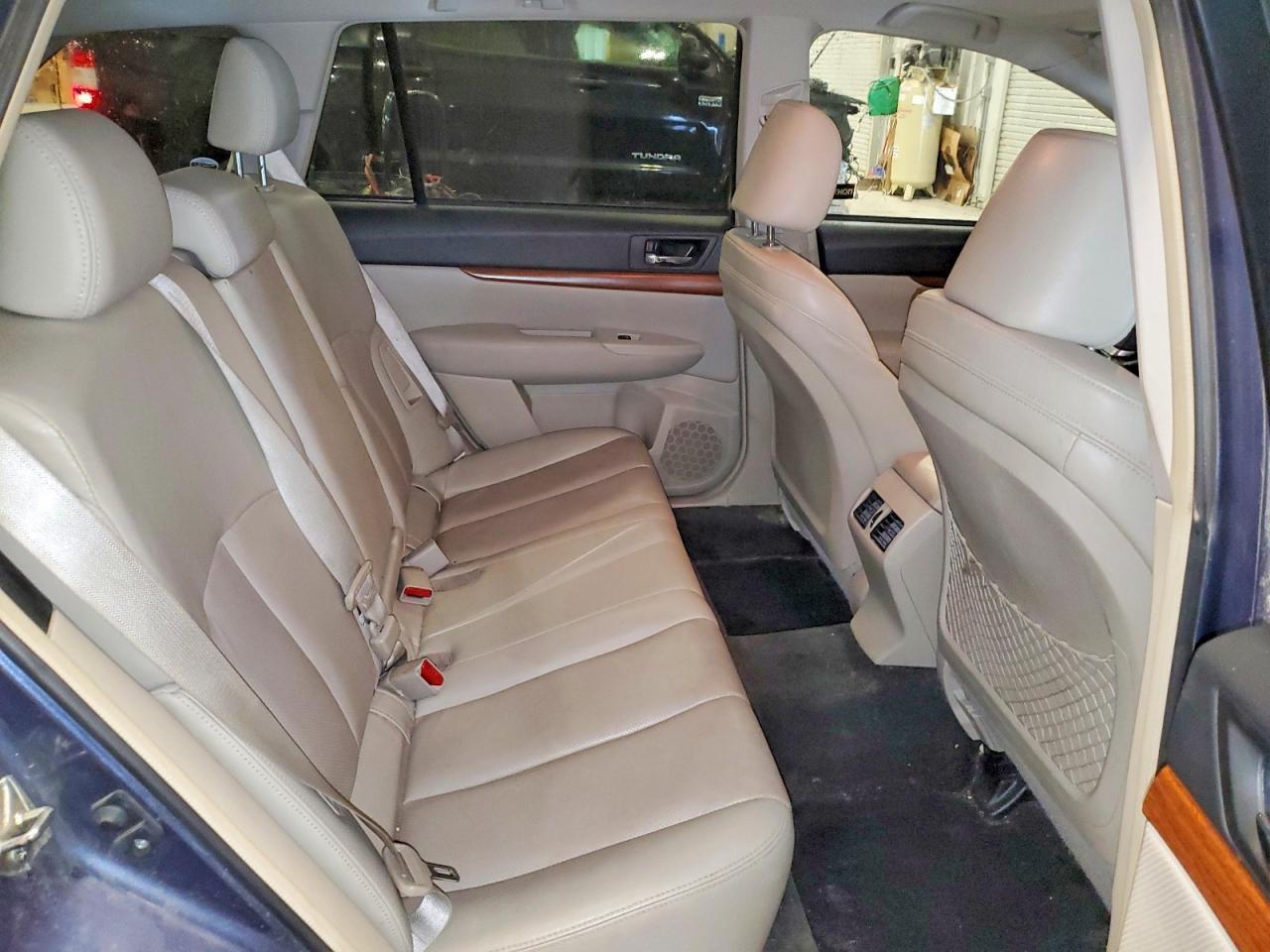 2014 SUBARU Outback
