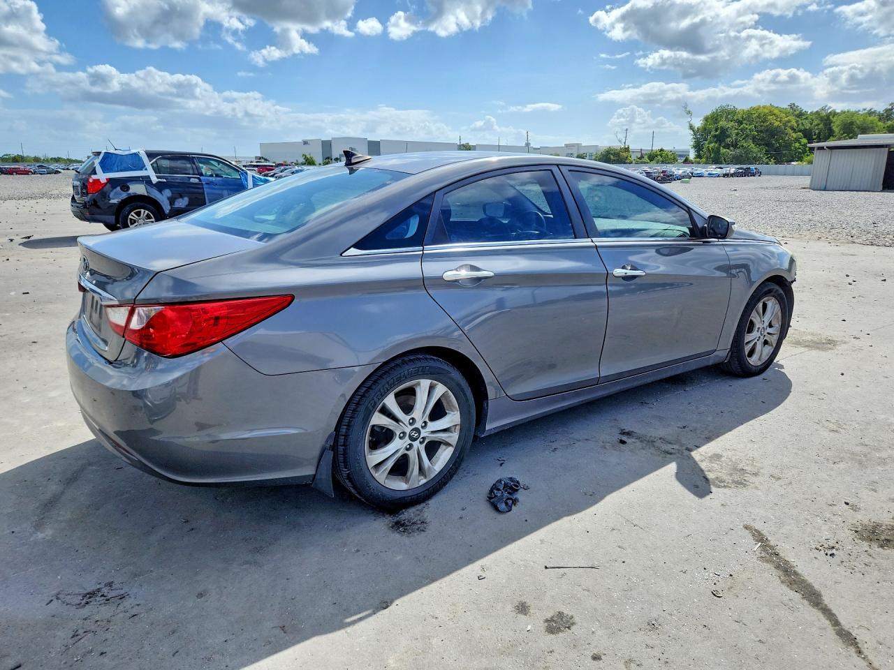 2013 HYUNDAI SONATA
